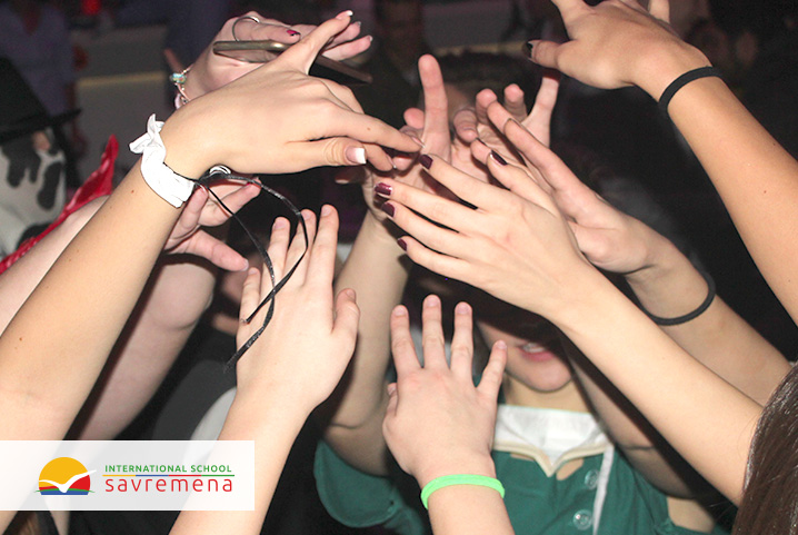 Students from Savremena and ITHS throw a party to mark the end of 2016